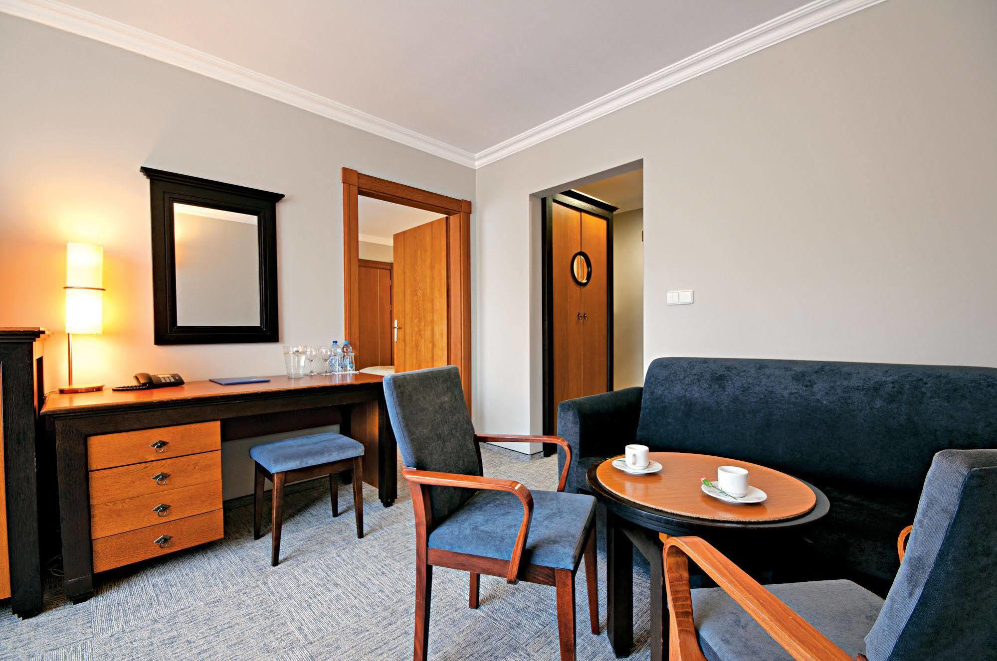 Leba Hotel & Spa מראה חיצוני תמונה
